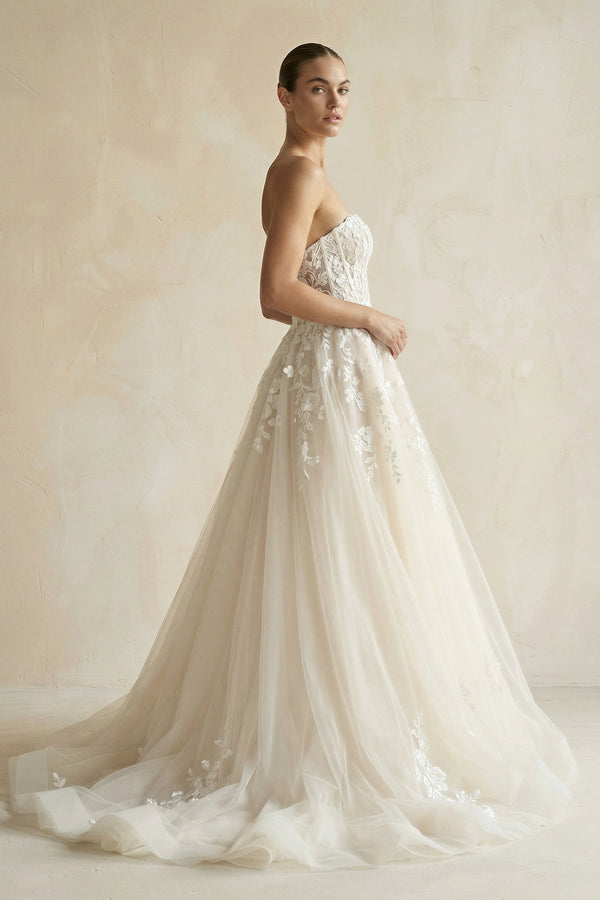 A Line Tulle Sweetheart Wedding Dress With Appliques in White and Nude - SHE IS ME Wedding Dresses